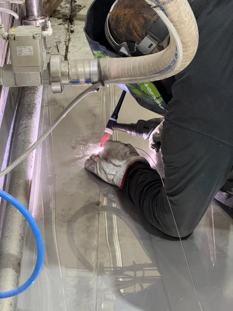 Montaje de Placa INOX Estructural en Línea de Producción